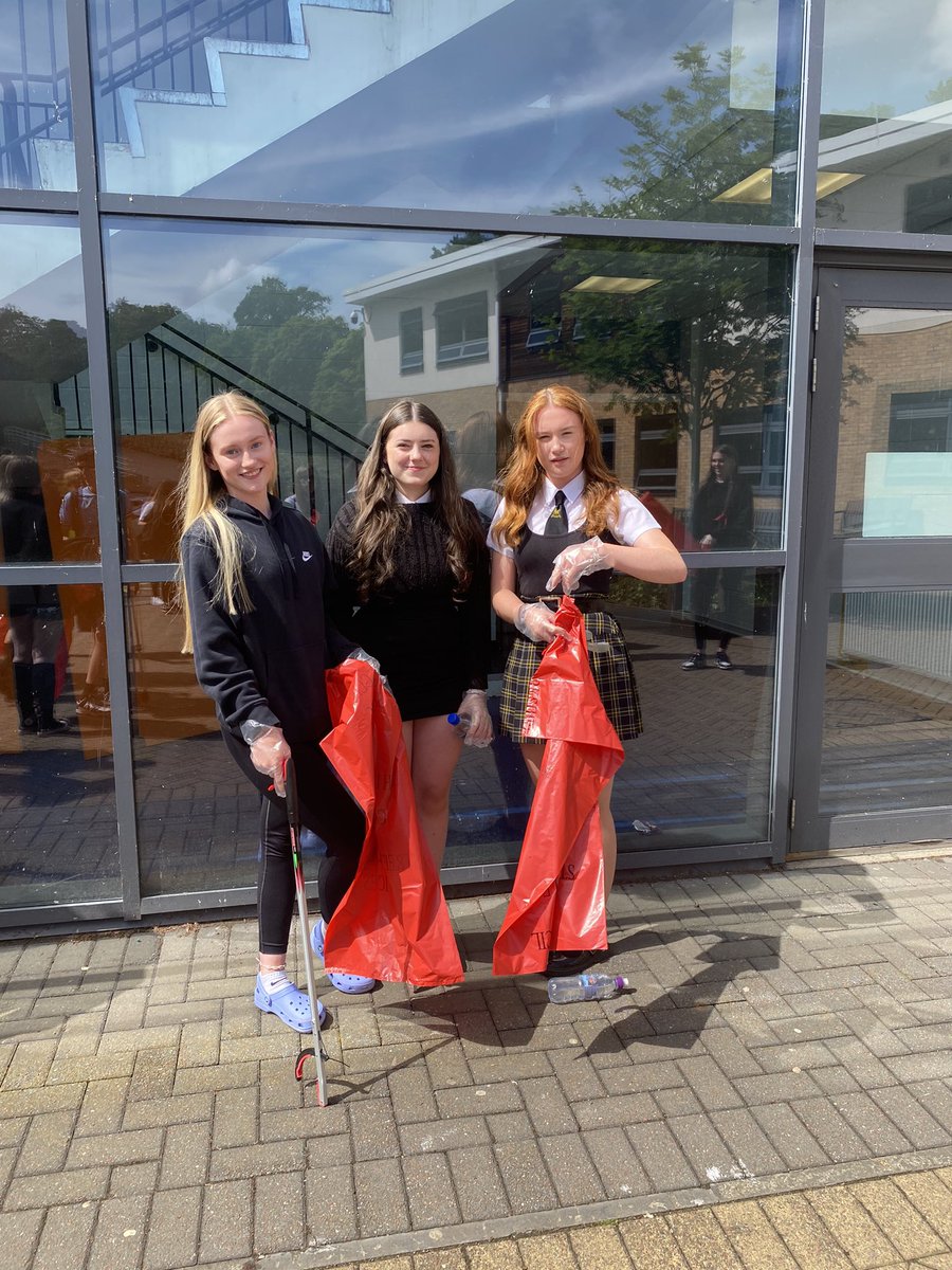Senior UGS pupils join Grow Uddingston for a local area litter pick - well done guys 👏🏼🚮 👏🏼🤩