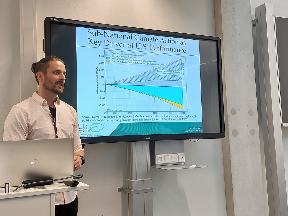 Job Taminiau from the Foundation of renewable energy and environment, New York, presented his research on the political discourse in US on climate policy and how a new coalition led by state and local governments has emerged. #ICNP2023