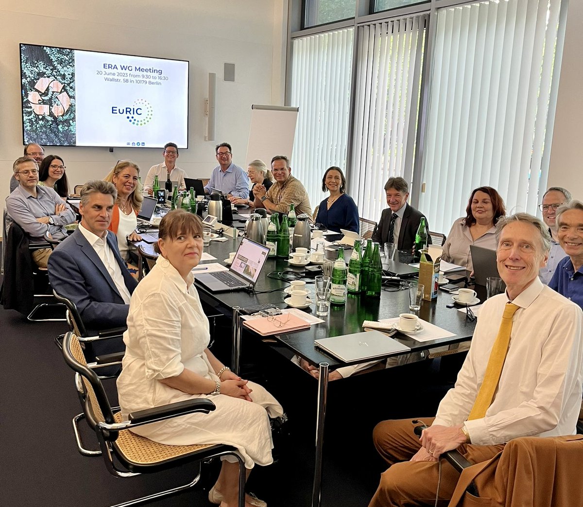 reciclajeFER's tweet photo. Nuestro Presidente @IonOlaeta y nuestra directora @Aliciagfranco participan en la Junta Directiva y en la reunión del grupo de trabajo de Medio Ambiente y Asuntos Legislativos de @EuRIC_Recycling que se celebra en Berlín. Muchas gracias @vdm_metall  por esta magnífica acogida. https://t.co/7V4Y97YKSy