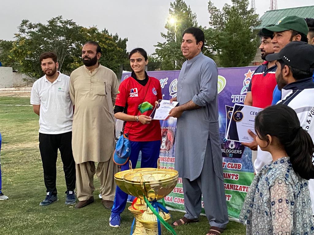 QplBalochistan's tweet photo. QPL Ki Tarraf Sy 1st Women Cricket Exhibition Match Jismy DG Sports Durra Baloch Ki Taraf Sy Inamat Takseem Kiye Gaye Aur Winner Team Ko 1Lack Aur Runner Team Ko 50000 Ka Elaan Kiya Gaya https://t.co/bwNzMTS8R9