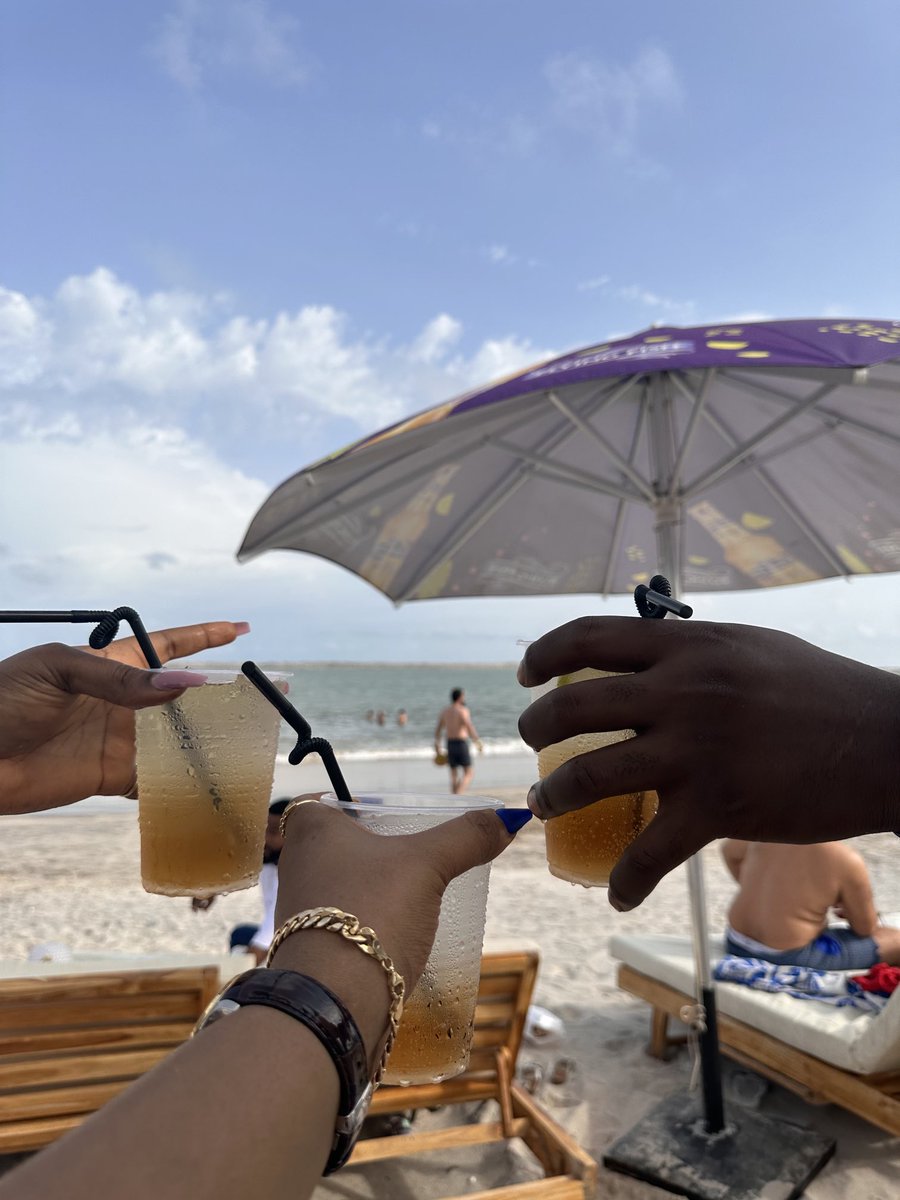 BisongAlangr's tweet photo. #Familyties # vacation #goodbeach https://t.co/AckvdFeczI