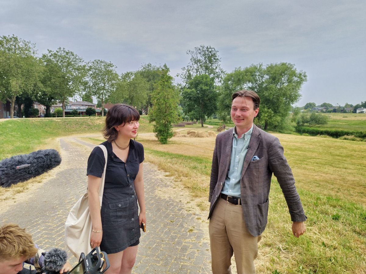 crypte_de's tweet image. Een groep internationale (VS, Japan) film- documentaire en kunststudenten bezochten #DeCrypte voor een rondleiding door het 'dialoogmuseum' concept. Natuulijk lieten we ze ook het wonderschone #Niersdal zien. #Gennep