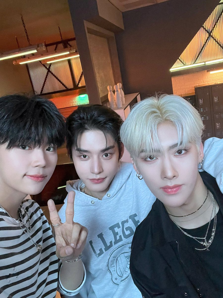 Like a ray of sunlight peeking through the foliage, this extraordinary musical masterpiece promises to immerse us in a world of youthful vibrancy and artistic brilliance.