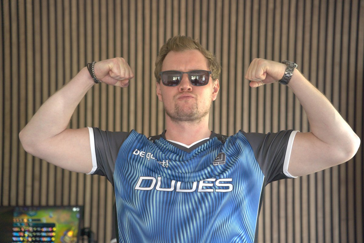 derWolf1337's tweet photo. Einfach #flexen im #DUDEScamp 💪😎 https://t.co/cMfi75ouck