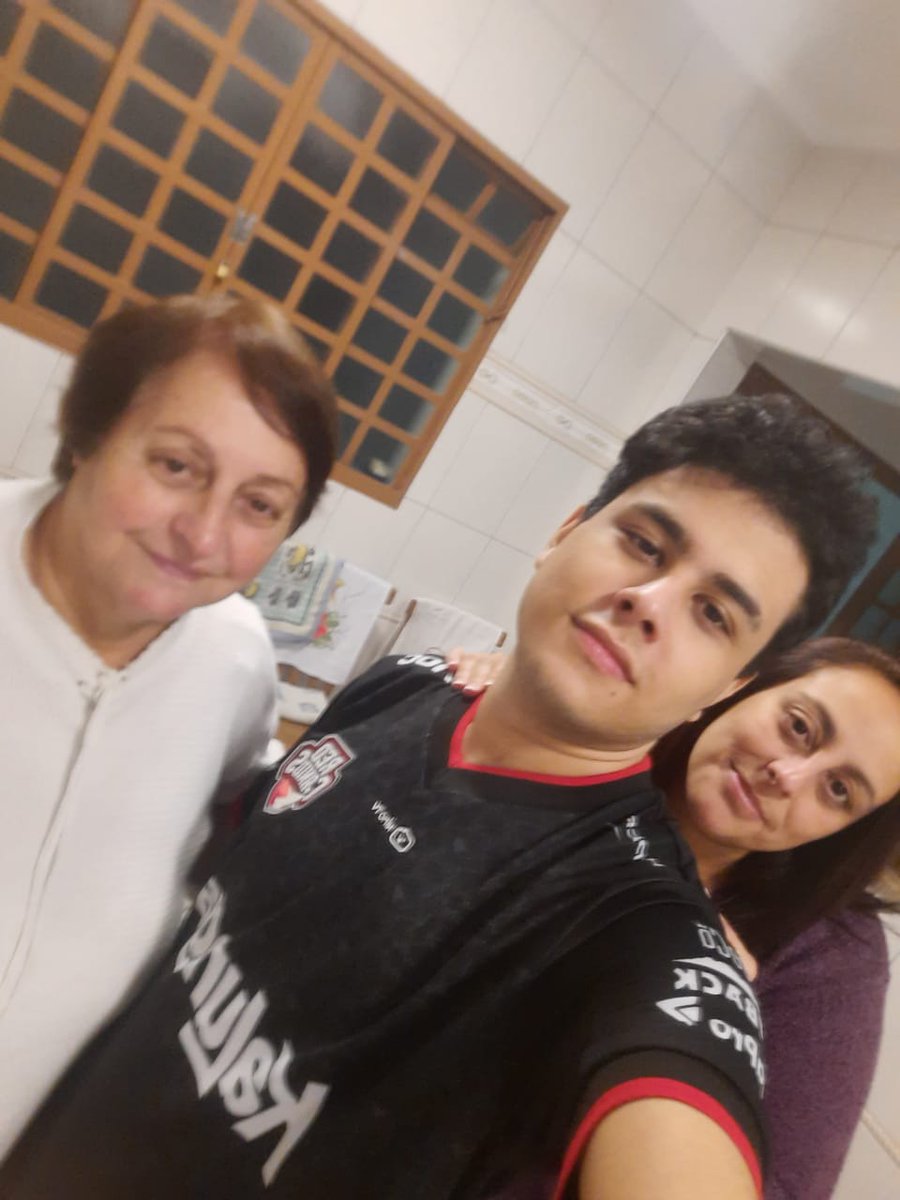 RobbyAguiar's tweet photo. E hoje o MVP, vai para o Promise/Crush/Leonardo. Filho, vc é e será sempre o melhor campeão: nas lâminas da Irelia, nas fights agressivas com Wukong ou nos golpes com Aatrox, não importa, vc é meu tudo, meu orgulho e eu o amo demais❤️Que Deus o abençoe sempre! Feliz aniversário😍 https://t.co/FRfHVwJAwQ