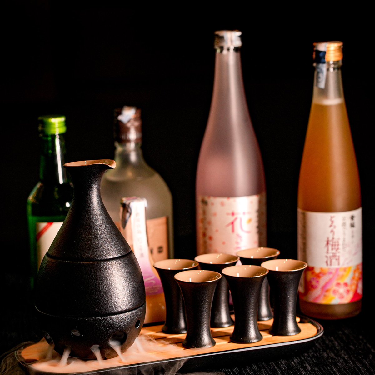 𝑻𝒓𝒊𝒄𝒌𝒔 𝒃𝒆𝒇𝒐𝒓𝒆 𝒔𝒊𝒑𝒔.

Spin it, swirl it or serve it directly - there’s many ways to crack open a bottle of #Soju! #WhenInSeoul, turn authentic Korean curations into a feast of memories.

For reservations, please contact:
+91 88844 28234 | +91 96115 28693