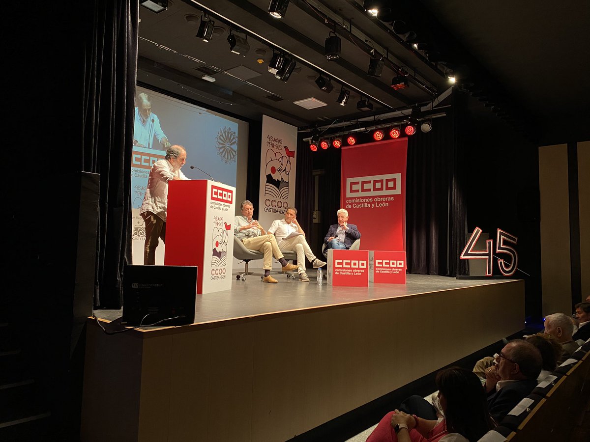 CCOOCyL's tweet photo. #45AniversarioCCOOCyL

El periodista Paco Alcántara modera la mesa con tres de los cuatro secretarios generales que ha tenido CCOO #CastillayLeón

🗣️ Javier Fernández (1978-2000)
🗣️ Ángel Hernández (2003-2017)
🗣️ @VicenteAndresGr (2017- actualidad)

#HaciendoHistoria https://t.co/1Fu38yil5N