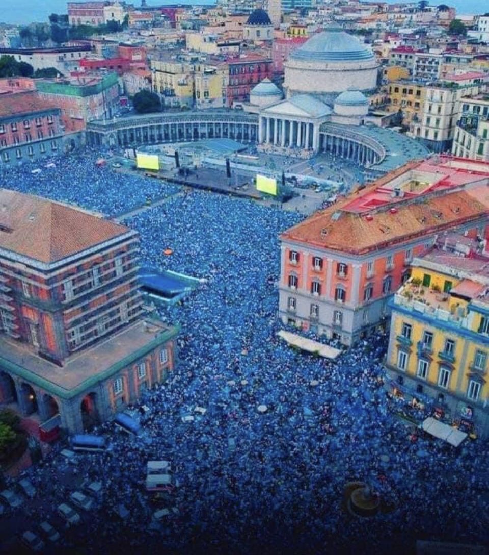 roccor28's tweet photo. @RudiGarcia @DribblingWorld Adesso questo mondo è anche tuo💙
#ForzaMister siamo tutti con te💪
#ForzaNapoliSempre💙🏆💙 https://t.co/bl7W5Qne2x