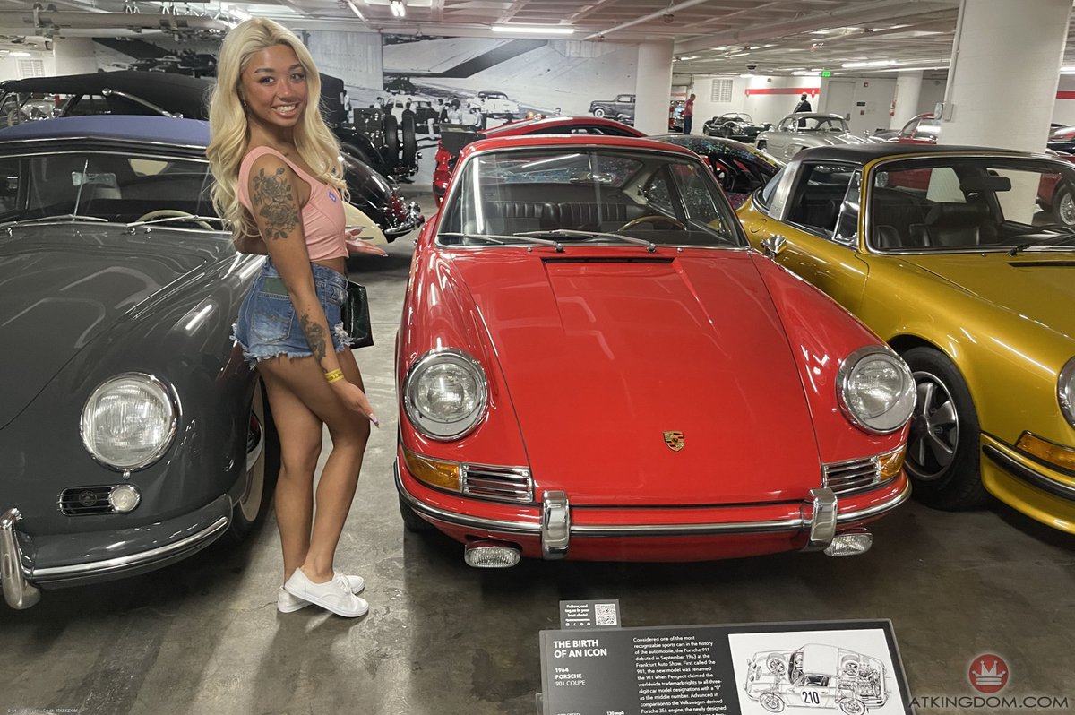 BabeSource on Twitter: "Gia Dibella - ATK Galleria http://BabeSource