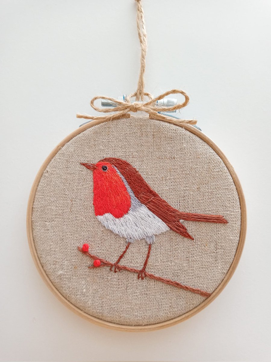 #elevenseshour #mhhsbd #earlybiz #craftbizparty 
Embroidered wall art for Robin lovers ❤️
etsy.com/listing/148564…
Beautifully detailed 👌