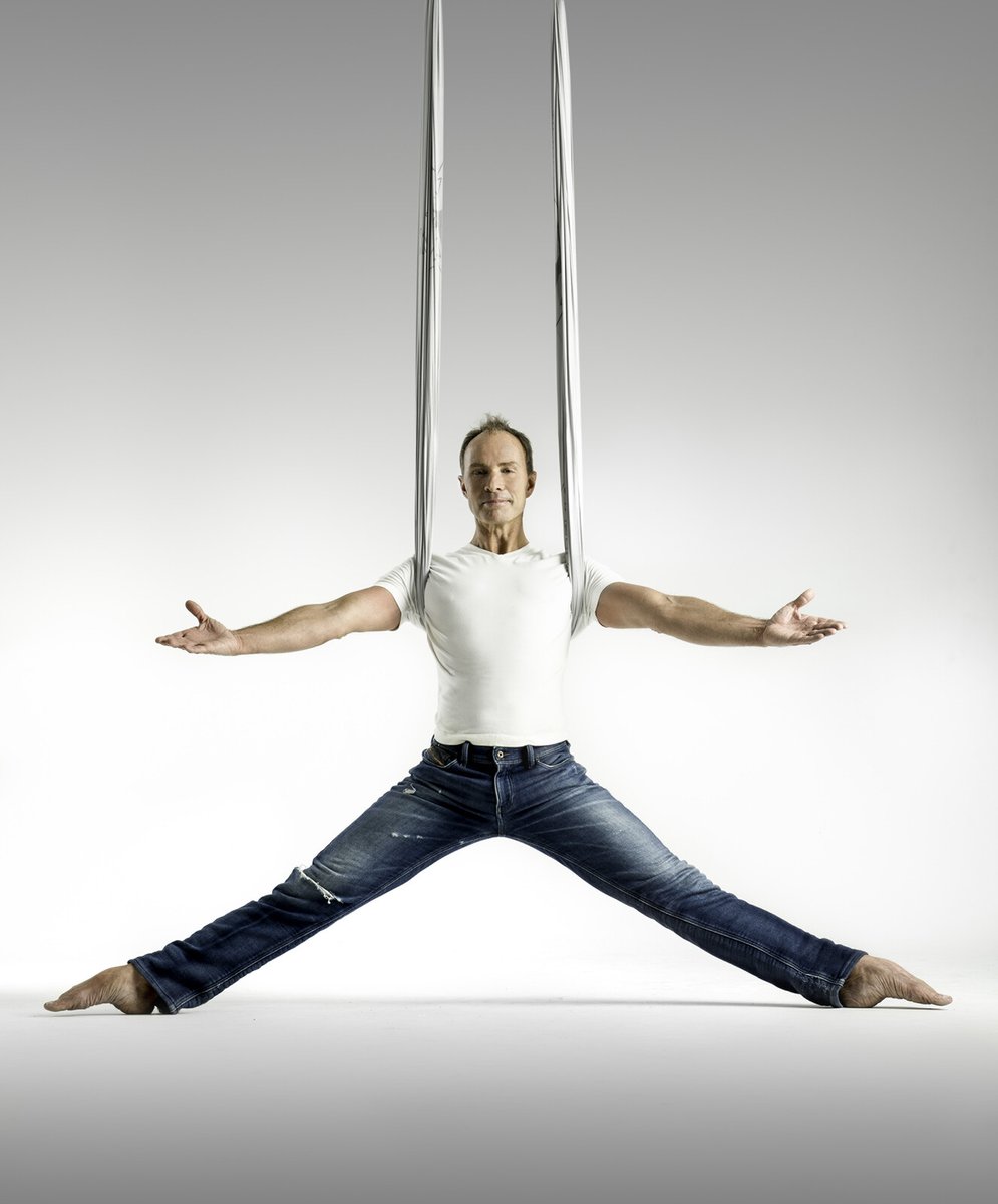 FSBali's tweet image. Soar into bliss this summer! We are honoured to welcome the pioneering AntiGravity founder, Christopher Harrison to our Healing Village Spa, offering his unique acrobatics-inspired yoga until 26 June. #FSWellness #WhenInBali #AerialYoga