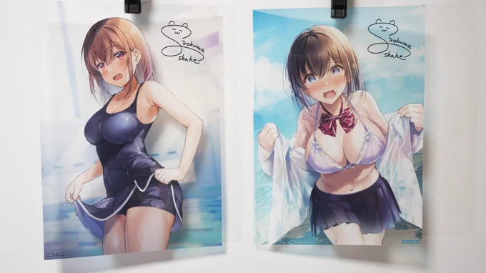 白クマシェイク×ゲマくじ実物写真を撮ってみました今日の公開はC賞&D賞!クリアポスターは透け感が良い感じにキレイで、缶バッチは可愛く仕上がりました 