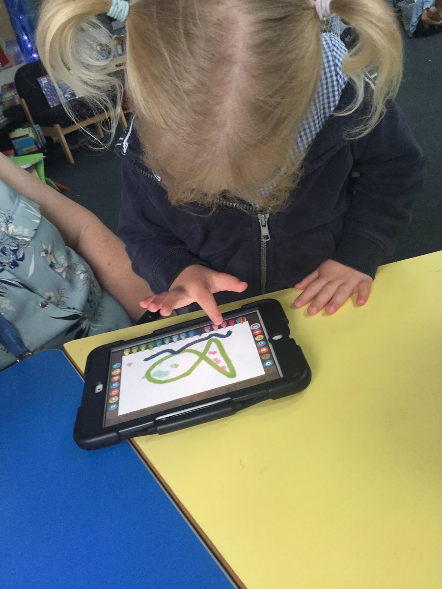 STC_3DH's tweet photo. We had a great time in #ICT we used an art app to create underwater pictures! #art #missfranks #outline #colour #detail https://t.co/uLJeTc2eCA
