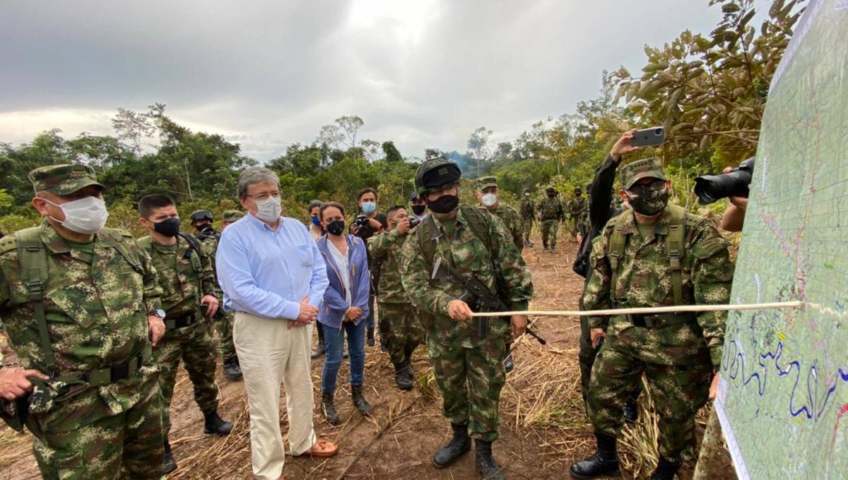thuandavid10's tweet photo. Under this scenario, #GreenMilitarization, or the militarization of the ecological crisis, has appeared as one of the formulas that various countries have adopted. #Colombia is a case point with the #WarOnDeforestation, a military campaign against armed non-state actors 2/11 https://t.co/UMH2JtXgLt
