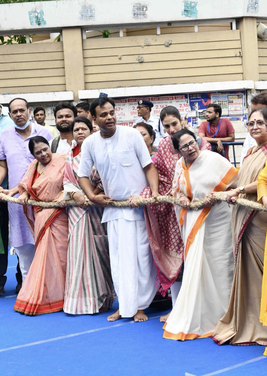 It’s always an honour to be present at the Rathyatra ceremony at ISKCON with DIDI.. our Hon Chief Minister @MamataOfficial . In Bengal we come together to celebrate all festivities with glory & elan. #RathYatra2023