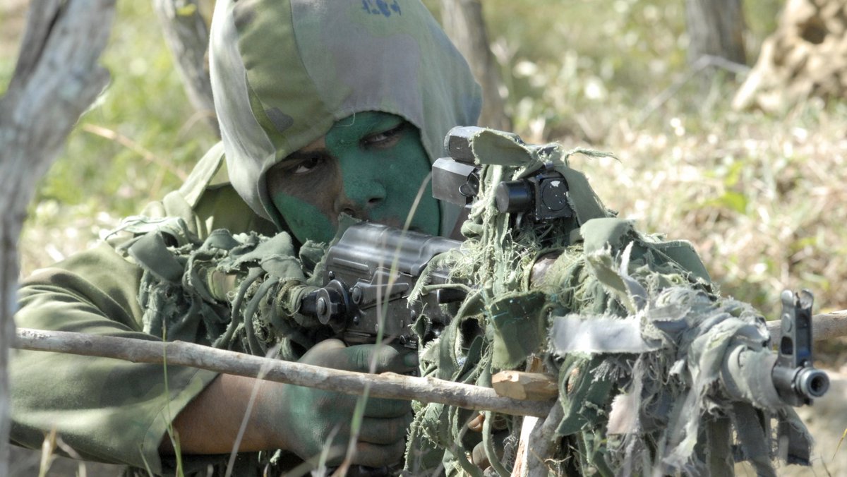 CentralEjercito's tweet photo. En el Servicio Militar Activo (SMA) se valora la importancia de entrenarse militarmente, para fundamentar la concepción estratégica de Guerra de Todo el Pueblo en caso de una agresión imperialista.
🇨🇺| Nuestro deber de defender la patria.
#PuebloUniformado https://t.co/TfKhjVXQjC