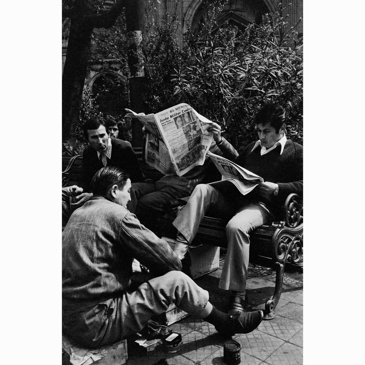 Hasta el 11 de septiembre de 1973 había 13 periódicos diferentes en Santiago y había que leer los 13 para entender lo que estaba pasando. Cada periódico tenía su propia opinión. Y un día, sólo había una opinión.