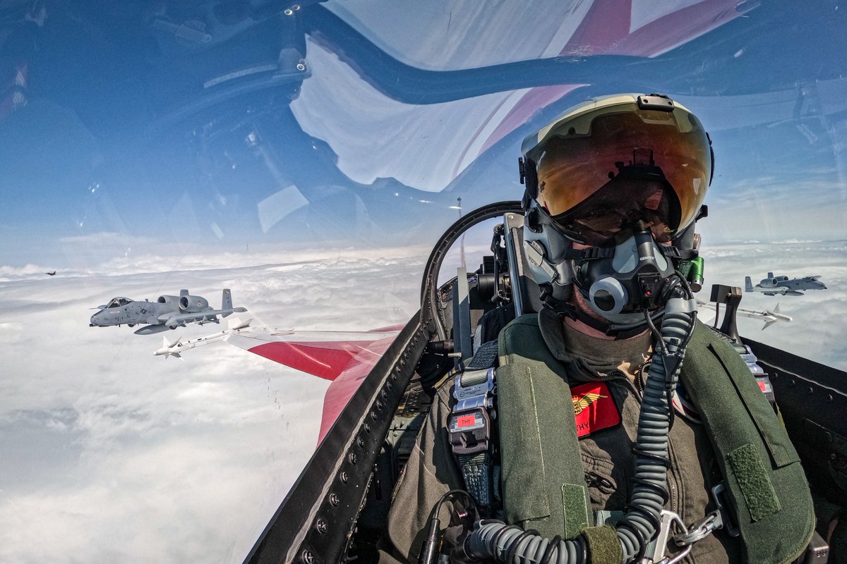 forsvaretdk's tweet photo. Flyvevåbnet træner i disse dage med allierede A-10 piloter fra Air National Guard, det amerikanske hjemmeværn. A-10’eren er bl.a. bygget til at bekæmpe kampvogne. Træningen sker som en del af #AirDefender23. Læs mere på Flyvevåbnets Facebook: https://t.co/D3VbRY7ym6 #dkforsvar https://t.co/bn0X4Vbbe5