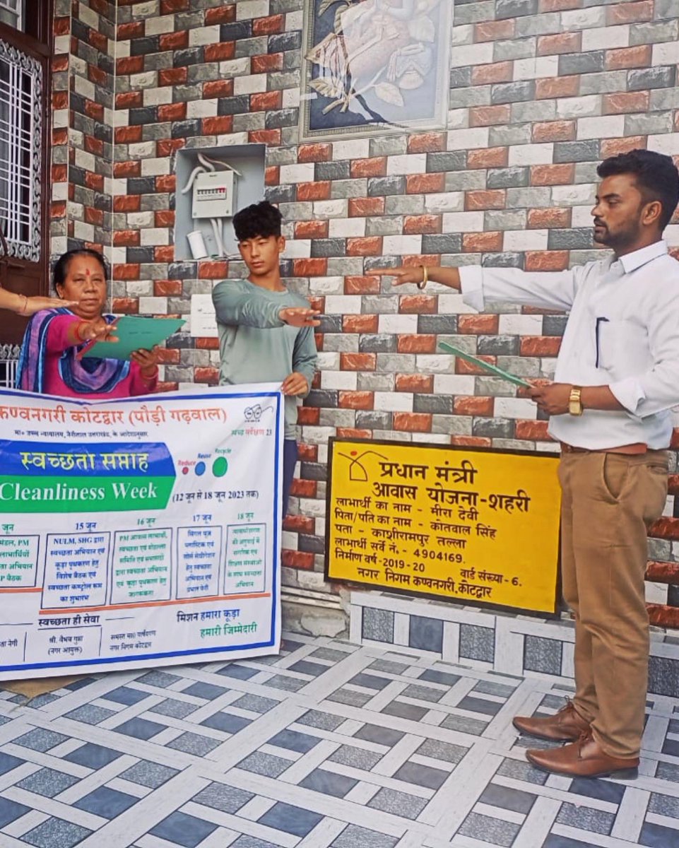 PMAYURBANUTTAR1's tweet photo. PMAY (U) beneficiaries around the state of Uttarakhand participated in “Cleanliness Week” and took Swacchta oath.
#SwachhtaAbhiyanUK #Swachhsurvekshan #Swachh #Swachhweek #vidivsgarbage #missionswachhpradesh #cleanlinessdrive #indiavsgarbage #mycleanuk #greenuk #udduk #pmay https://t.co/UuQYPkfMgC