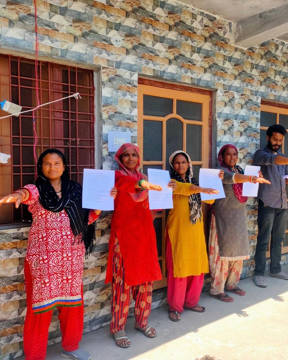 PMAYURBANUTTAR1's tweet photo. PMAY (U) beneficiaries around the state of Uttarakhand participated in “Cleanliness Week” and took Swacchta oath.
#SwachhtaAbhiyanUK #Swachhsurvekshan #Swachh #Swachhweek #vidivsgarbage #missionswachhpradesh #cleanlinessdrive #indiavsgarbage #mycleanuk #greenuk #udduk #pmay https://t.co/UuQYPkfMgC