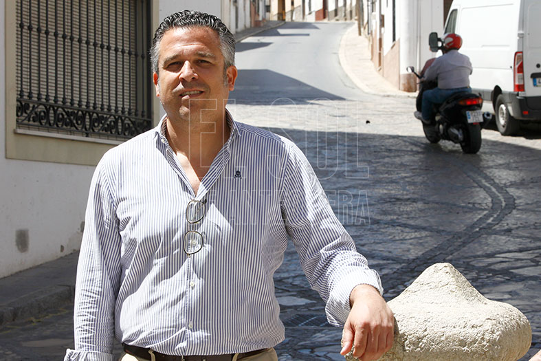 🔵🎙️#Entrevistas📰 #Antequera #Política 🏛️
👉Juan Álvarez, el concejal que cambió toda la red de alumbrado público en la ciudad. Tras doce años, deja la política local. <a href="/juanalvarezatq/">Juan Álvarez Cabello</a> 
#periodismoSOL
⤵️ Toda la entrevista: acortar.link/cZoWZd
