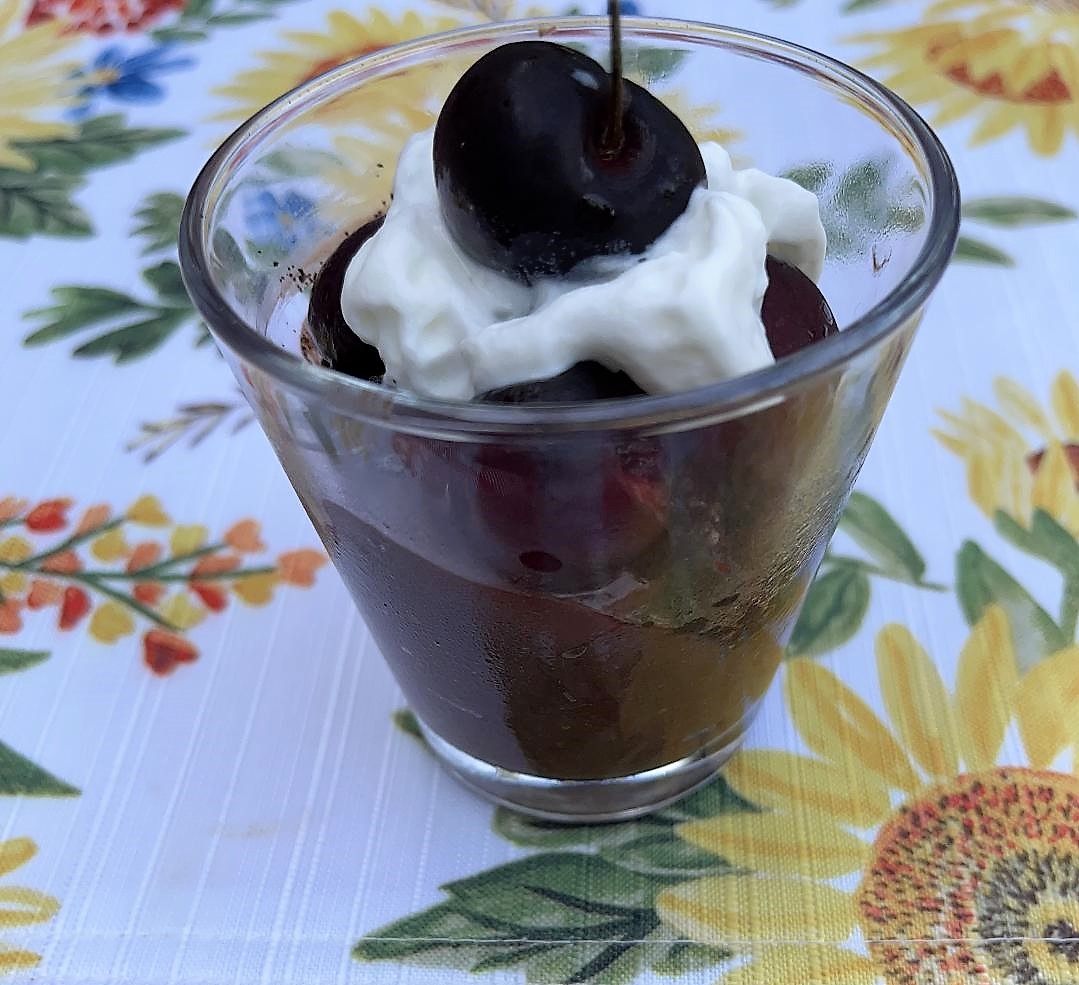sockfairies's tweet photo. https://t.co/KqJcslChst
Beat the hot weather blues with a no bake dessert a Chocolate Pudding Cup with Macerated  Cherries
#cherries #dessert #nobake #chocolate #pudddingcup https://t.co/oXNnE1CRqe