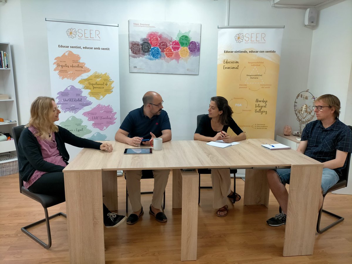 EquipSEER's tweet photo. Avui, a la Sala Origen de SEER, Sobretaula ADS 2.2. Influències sistèmiques i gestàltiques en el Model d'Acompanyament al Desenvolupament Socioemociomal amb @Iolandabertran9, Carles Porrini i @UriJuliAg, moderant Laura Torrella. #ModelADS #gestalt #sistèmica #SEER20 https://t.co/efwpYcNU6o