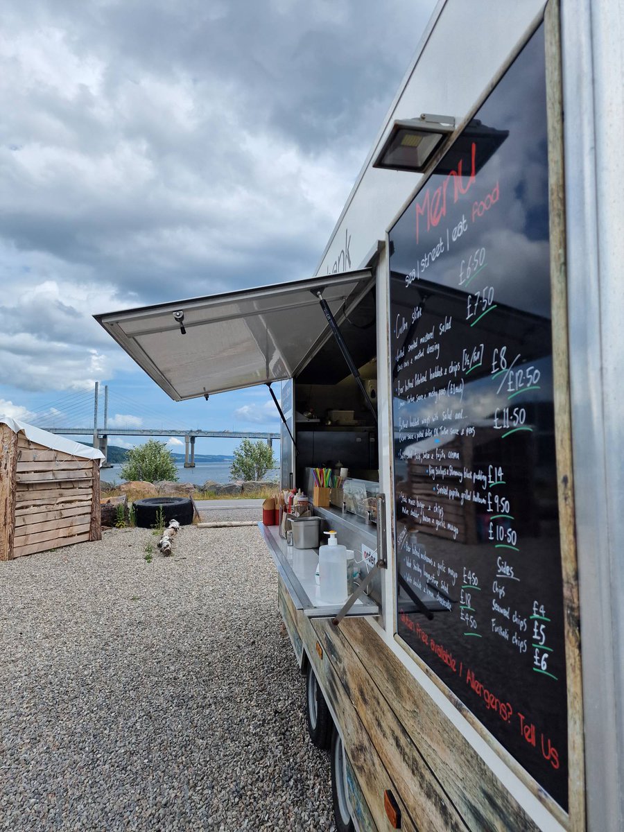 Staying dry so far at the Inverness marina but a little muggy 😎

Open until 7pm tonight...

#northcoast500 #nc500 #inverness #streetfood #localproduce #seafood #vegetarian #steakburger #chips #seaweedchips #scottishhighlands #scotland #fishandchips #fiveseasons