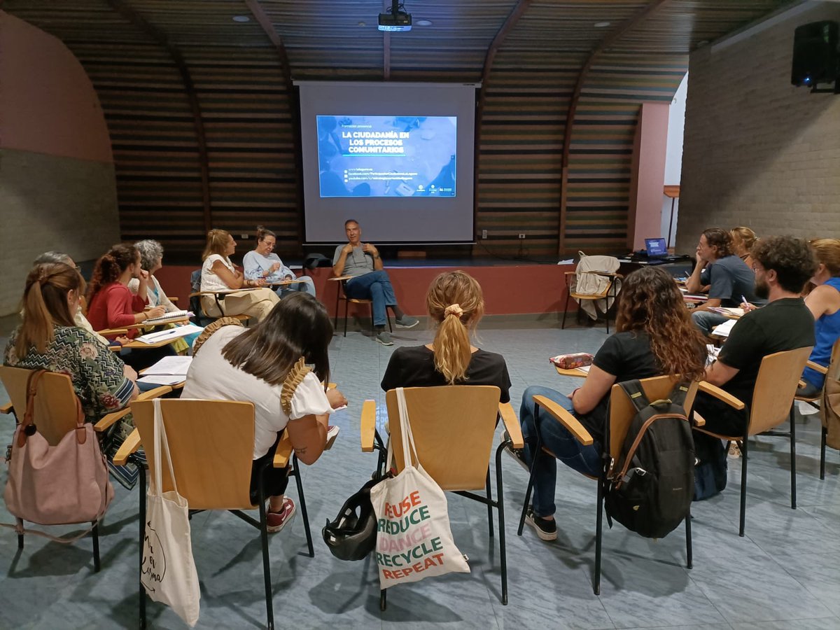 ParticipaLa's tweet photo. 📷Compartimos las imágenes de la última formación del #ProyectoComunidad: LA CIUDADANÍA EN LOS PROCESOS COMUNITARIOS, impartida en los #CentrosCiudadanos de Gracia y Las Madres de Padre Anchieta
Queremos agradecer a las personas que hacen que el #ProyectoComunidad sea un éxito🙌 https://t.co/tt7QJcYFYZ
