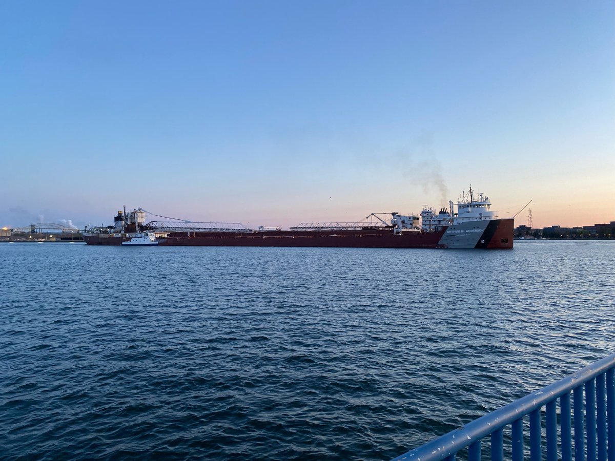 Sunrises and freighters. You can't beat it #ilovethesoo