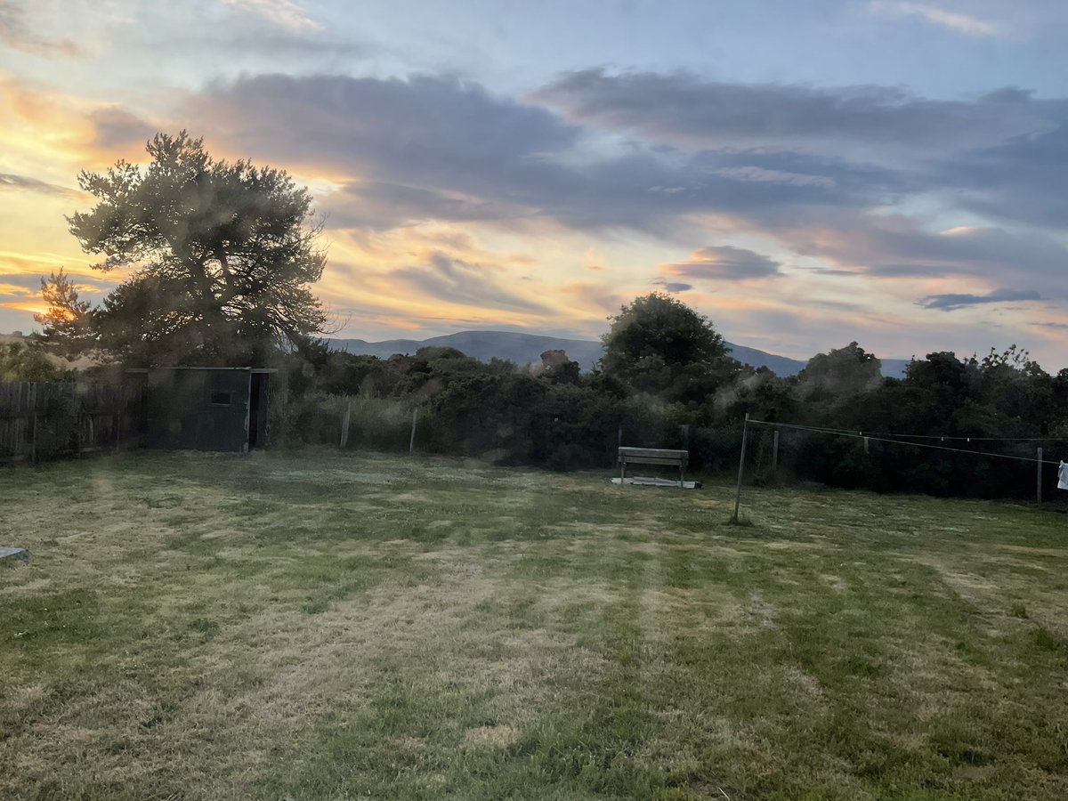 DRnaturegirl's tweet photo. Think the windows at the new house need a clean…. Add it to the list 🙄
#moving #neverendingtodolist #viewfrommydirtywindow https://t.co/MVT2m1xeVX