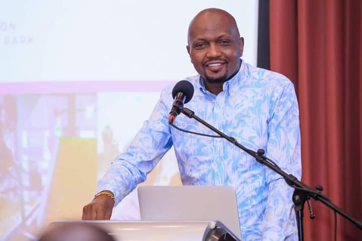 Describe Moses Kuria in one word. 😅🔥