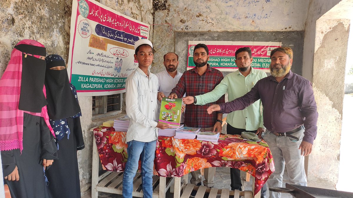 khan_ifteqar's tweet photo. #TS #EducationDayCeleberations
#ZPHS #Kagazipura
#UrduMedium
#Koratla
#EducationDayRally
#FreeTextBooksDistribution
#FreeUniformsDistribution
#Students
#FreeQualityEducationForAll
#Read & #Lead
#SabPadhein #SabPadhein
#Headmaster
#Teachers https://t.co/JeVPnoy0mG