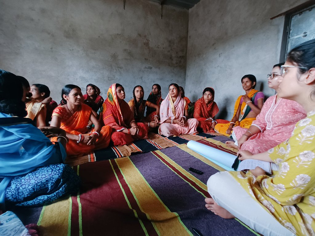 "...children don't have physical, mental devlt &amp; their social life becomes null if they use smartphones for a long time" #fieldvisit activity with women through FGDs &amp; Problem Tree Analysis in Baradih &amp; Kishnidih <a href="/RTandon_PRIA/">Rajesh Tandon</a> <a href="/BMGFIndia/">Gates Foundation India</a> <a href="/aaptiinstitute/">aaptiinstitute</a> <a href="/KaustuvK/">Kaustuv</a> <a href="/FoundationMf/">Martha Farrell Foundation</a>