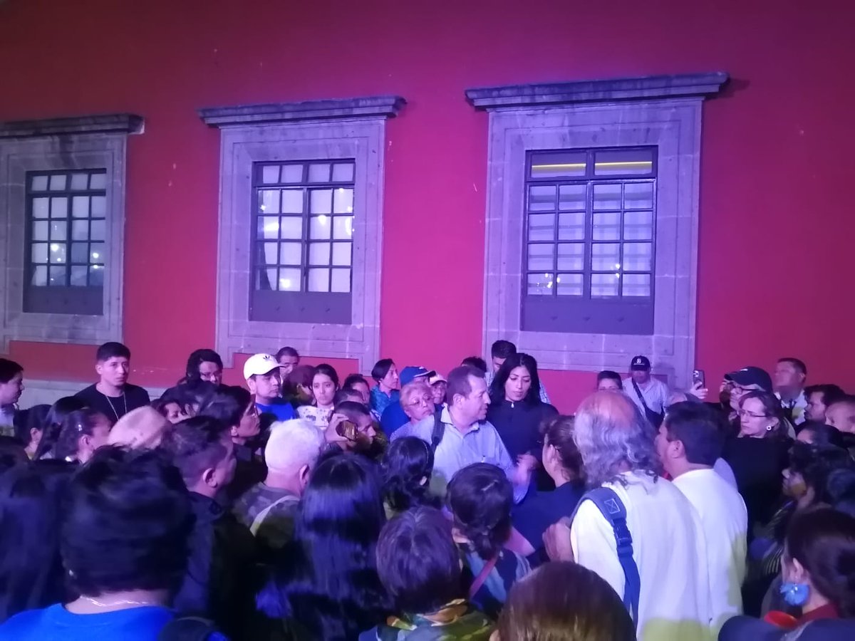 Hace unos momentos, nuestro titular <a href="/FadlalaAkabani/">Fadlala Akabani</a> se reunió con comerciantes del mercado de Artesanías de Coyoacán, con el objetivo de escuchar sus peticiones sobre el proceso de regularización de cédulas  y el número de locatarios permitidos para ejercer su actividad económica