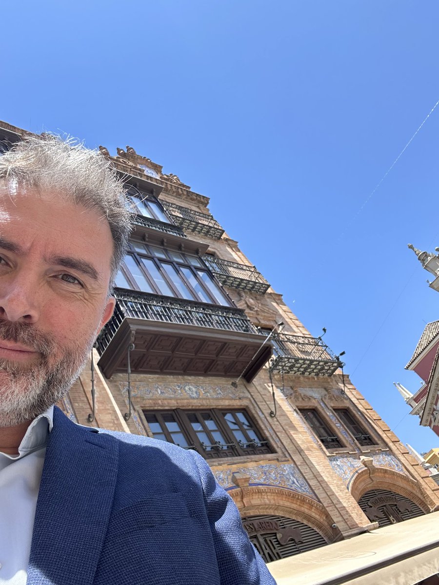 malovargas's tweet image. Ahora sí. Acaba mi etapa de #dircom en el @Ayto_Sevilla. Agradezco de ♥️ el trabajo de quienes me habéis acompañado y muchas, muchas veces guiado. Profesionales incansables y con criterio que merecen que les vaya bonito. Seguiréis brillando y yo aprendiendo de vosotras/os.