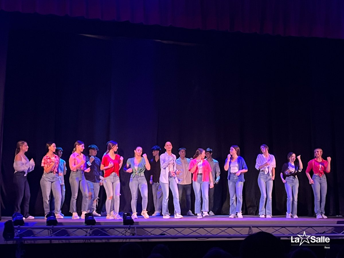 Representació de final de curs dels alumnes de 4t d’ESO d’Arts Escèniques i Dansa.

📷 A la web hi trobareu un enllaç per accedir a totes les fotografies de l'acte: reus.lasalle.cat/representacio-…