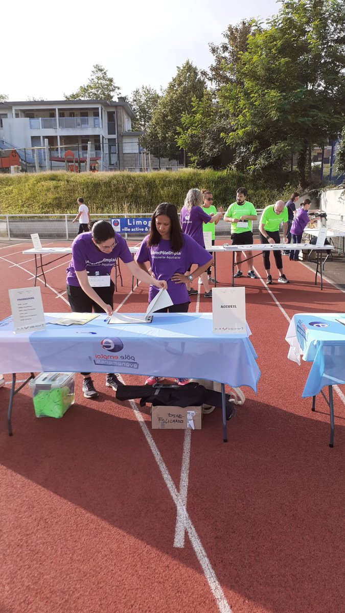 [🏃 #Recrutement autrement #AvecPoleEmploi ] Aujourd'hui à #Limoges, <a href="/LimogesAthle87/">Limoges Athlé 87</a> et @poleemploi_NA organisent l'opération #StadeVerslEmploi. 

Des candidats et des employeurs se rencontrent après quelques activités sportives ensemble.

Bonne journée à tous 👏

#emploi