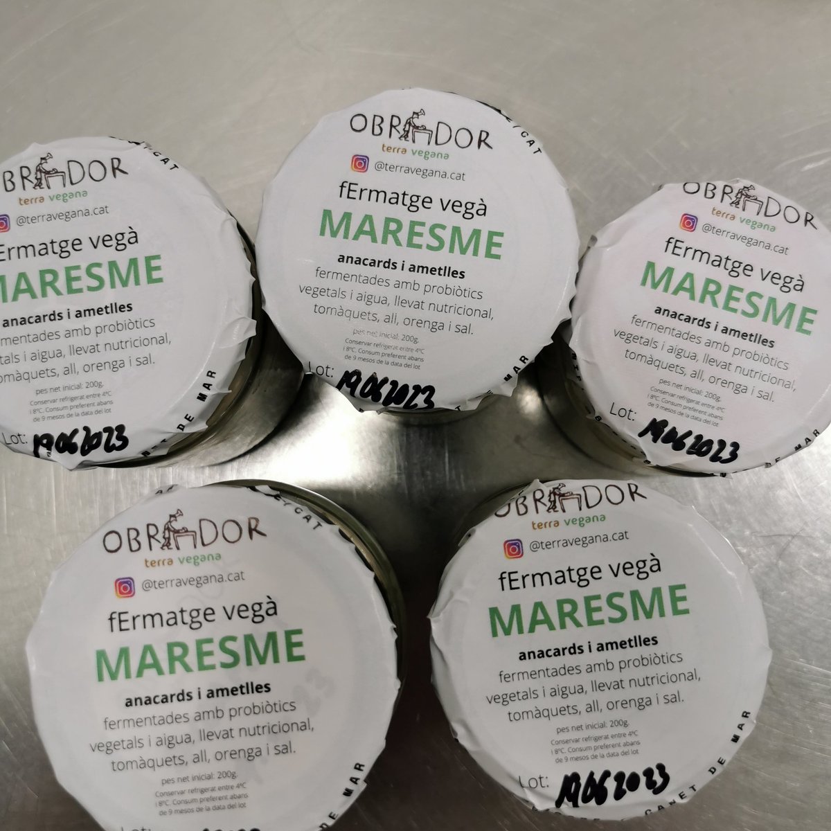 Algú reclamava el Maresme tou per untar... Doncs fet! 🌱🧀🌱😋😋🍅🧄

#GoVegan #siguesvegà #plantbased #salvemelplaneta #estimaelsanimals #noplastic #ElPlaerDeMenjarSenseMaltractamentAnimal #formatgesVegans #fErmatges #fermentatsVegans #VeganismeOBarbàrie
