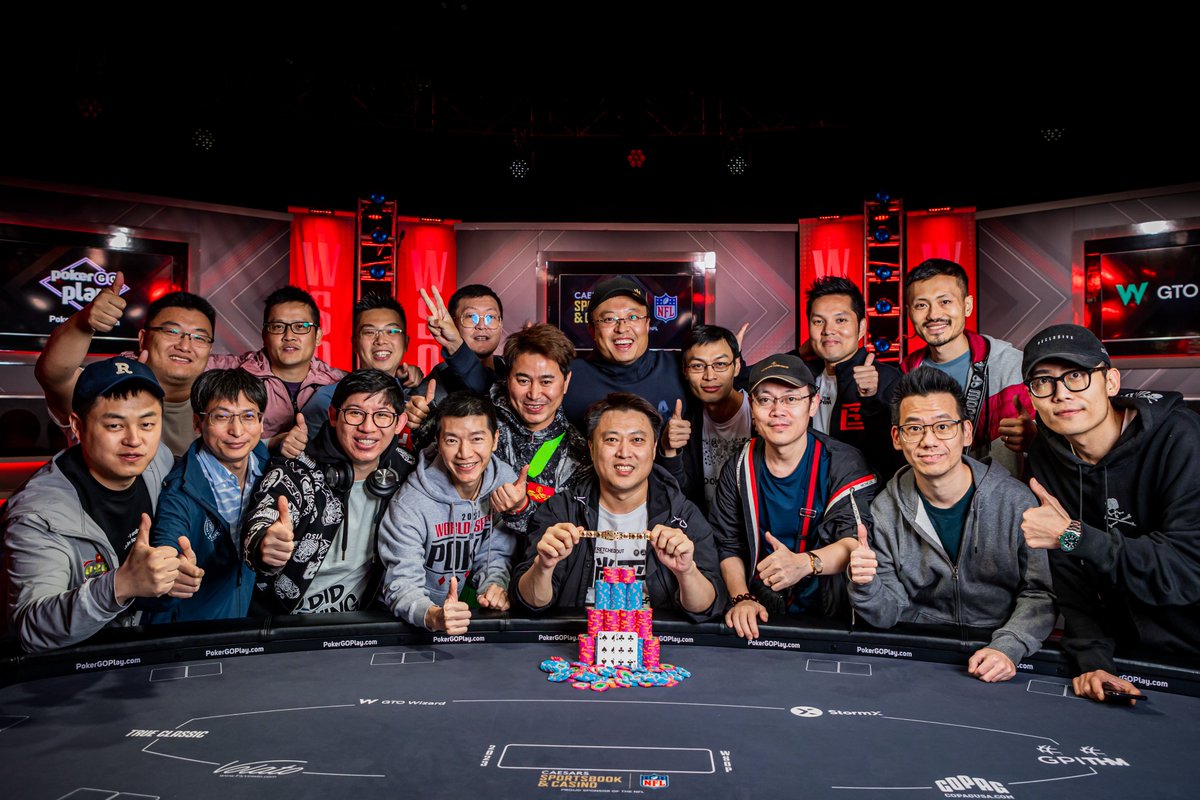 WSOP's tweet photo. Qiang Xu finds gold in the $800 Deepstack for $339,033 and his first bracelet! 

This series is Qiang's first WSOP, and he's showcasing his talents as he also made the final table of Event #19: $2,500 Freezeout. https://t.co/Ut7nkSo1c0