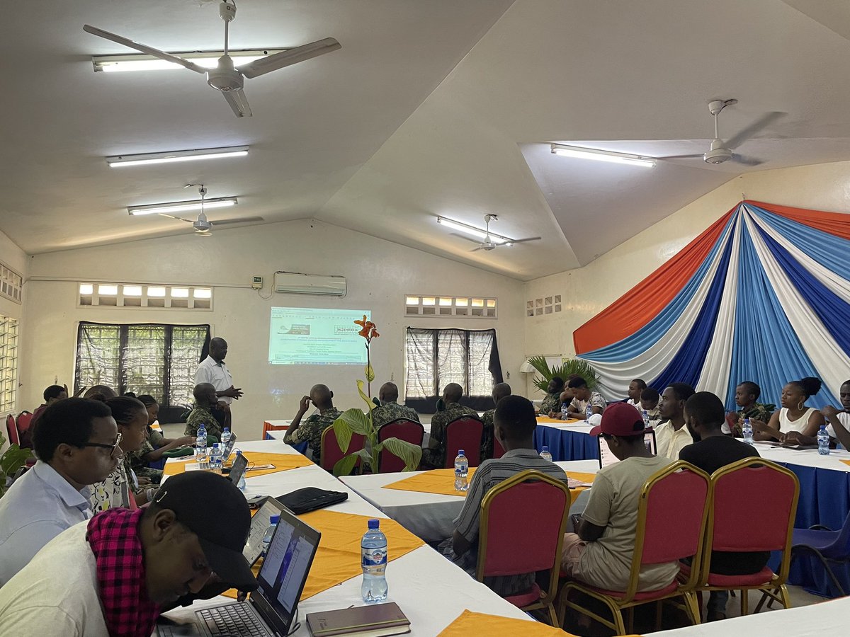 Attending @KIPPRAKENYA youth in policy making workshop - how to engage and communicate. Nice to see how we get youth more aware and engaged in policy processes @CGIAR #NPSinitiative - @joyce_maru asked if they new about international research - only one person knew of @ILRI