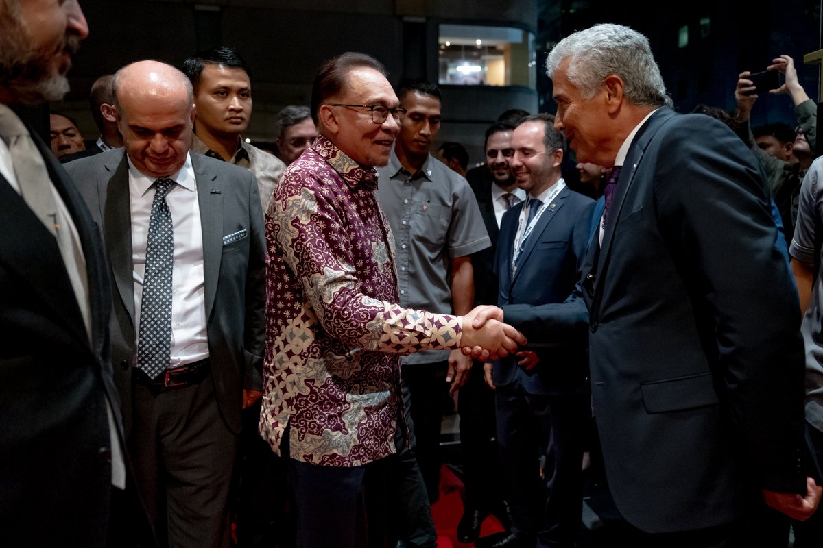 anwaribrahim's tweet photo. Malam tadi hadiri Majlis Makan Malam dan Dialog anjuran Independent Industrialists and Businessmen’s Association (MUSIAD) sempena misi perdagangan yang terdiri daripada 41 buah syarikat daripada Republik Türkiye. 

#MalaysiaMADANI https://t.co/f7QqwMrarR