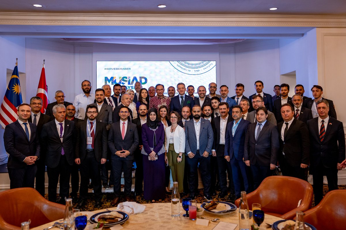 anwaribrahim's tweet photo. Malam tadi hadiri Majlis Makan Malam dan Dialog anjuran Independent Industrialists and Businessmen’s Association (MUSIAD) sempena misi perdagangan yang terdiri daripada 41 buah syarikat daripada Republik Türkiye. 

#MalaysiaMADANI https://t.co/f7QqwMrarR