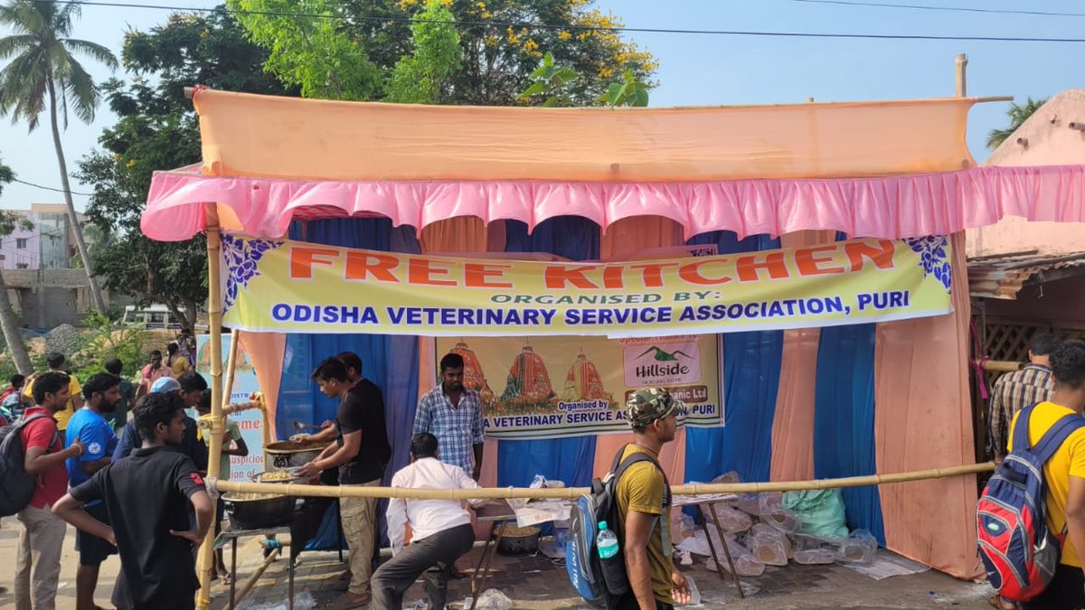 puriovsa's tweet photo. Free kitchen by Odisha Veterinary Service Association, Puri on the occasion of the auspicious Srigundicha Jatra, Puri. 20.06.2023.We Beleive in
Service to mankind service to God
@farddept @dahvsodisha @CMO_Odisha @MoSarkar5T https://t.co/6aPhL39ex0