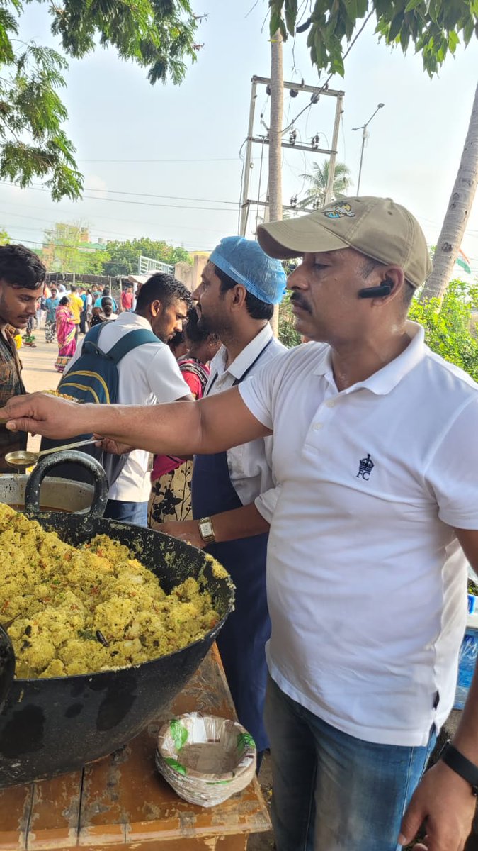 Free kitchen by Odisha Veterinary Service Association, Puri on the occasion of the auspicious Srigundicha Jatra, Puri. 20.06.2023.We Beleive in
Service to mankind service to God
@farddept <a href="/dahvsodisha/">Directorate of AH&VS Odisha</a> <a href="/CMO_Odisha/">CMO Odisha</a> <a href="/MoSarkar5T/">MoSarkar 5T</a>