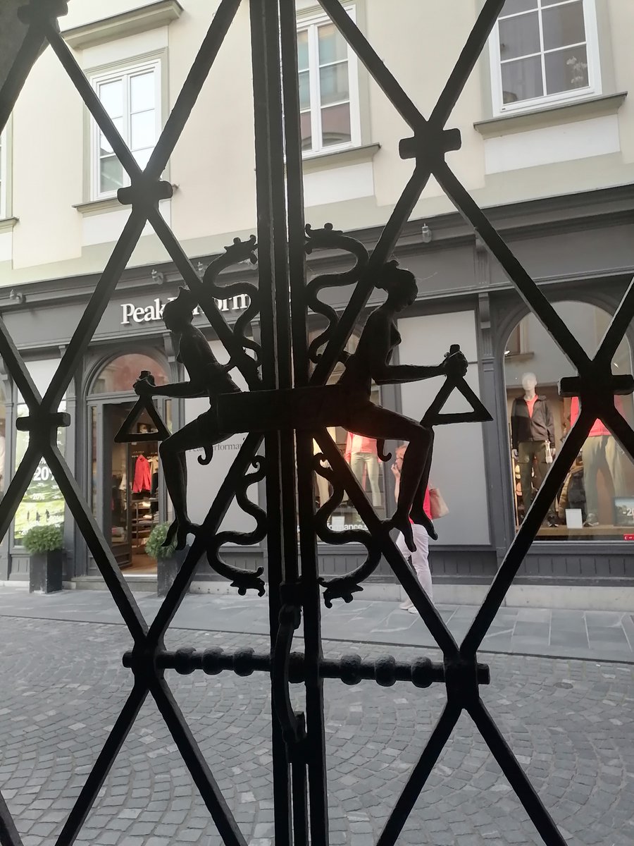 INSPIREquality_'s tweet photo. The #INSPIRE team reunited in beautiful Ljubljana 🇸🇮! 

For the next 3 days, we are having a project meeting to discuss the progress of our work &amp; plan for the upcoming months! 🧡

And we couldn't have started the meeting better than with a HERstory tour in the centre...🚺 https://t.co/I9wc5Ji5kS