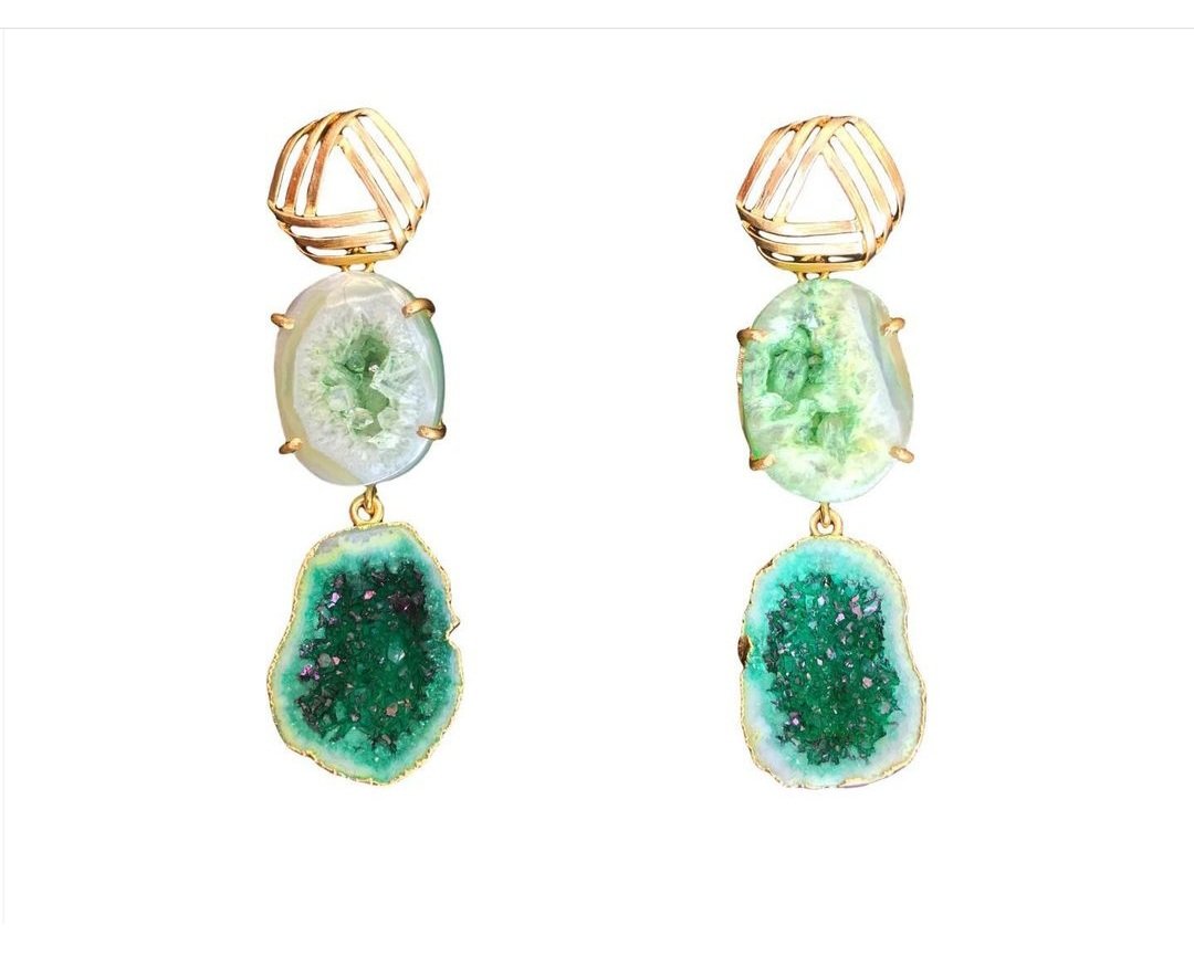 Double Green from #magpierosejewellery #irishfashion #jewellery #Irishjewellery #earrings #statementearrings #greenearrings #agate #greenagate #gemstones #gold #Irishfashionart #magpierose #dianewoods #Irishdesign #CIFD