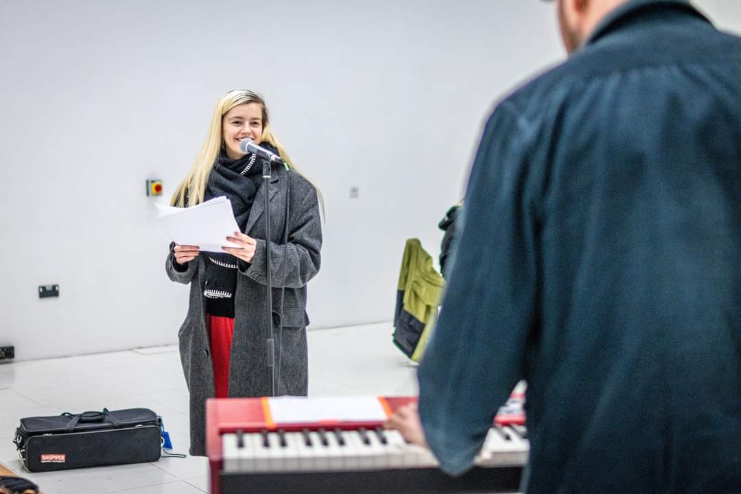 Gyda: <a href="/ICEiwancharles/">Iwan Charles</a>, Llŷr Ifans <a href="/Manonwilkinson/">Manon  Wilkinson</a>, Despina Goula, Kseniia Fedorovyh a Lisa Spaull o GwmniDawns <a href="/verticalkate/">Kate Lawrence</a> &amp; cerddorion <a href="/PatSwyddogol/">Patrick Rimes</a> <a href="/casi/">Casi Wyn</a> <a href="/maredwilliams97/">Mared Williams</a>   🙏 @YCarneddau @apceryri <a href="/Celf_Cymru/">Cyngor Celfyddydau Cymru</a> @HeritageFund <a href="/CymdEdwardLlwyd/">Cymdeithas Edward Llwyd</a> <a href="/LlenNatur/">Llen Natur</a> #natur #hanes #theatr