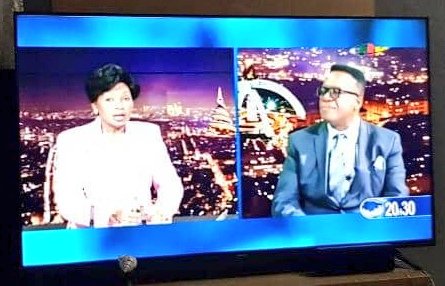 aristidemabatto's tweet photo. Opération #Kilav hier sur @CRTV_web : 5 reportages et 1 échange sur le plateau du JT.
Baba Danpullo sort le muscle médiatique.
🏃🏿♂️🏃🏿♂️🏃🏿♂️ https://t.co/jkEjydOq67