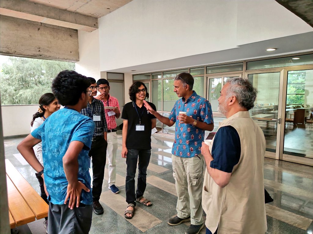 NCBStheory's tweet photo. 💬 The scientific discussions continued even during the tea &amp; coffee break!

📷 Seen here are @ShovamayeeMaha, @thattai &amp; #MadanRao surrounded by our enthusiastic #MonsoonSchool participants!

#PhysicsOfLife2023 https://t.co/E5Z19Jdfi1